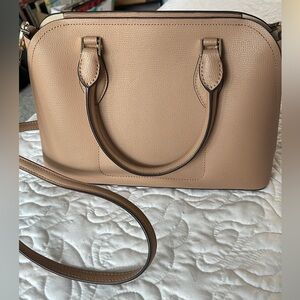 kate spade NEW YORK tan crossbody with detachable 22” drop shoulder strap